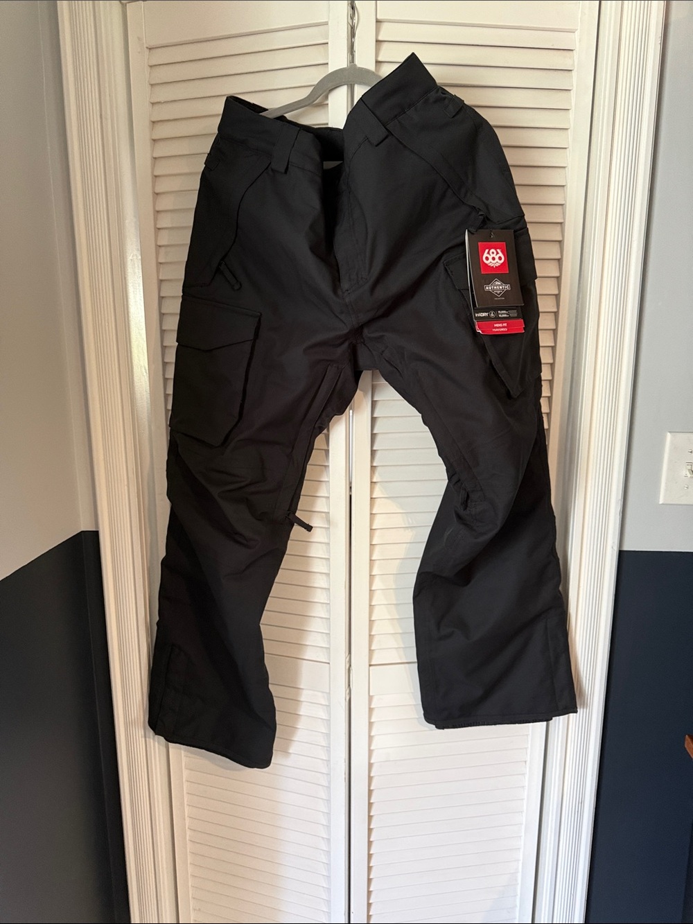 686 Men’s Black Cargo Snow Pants